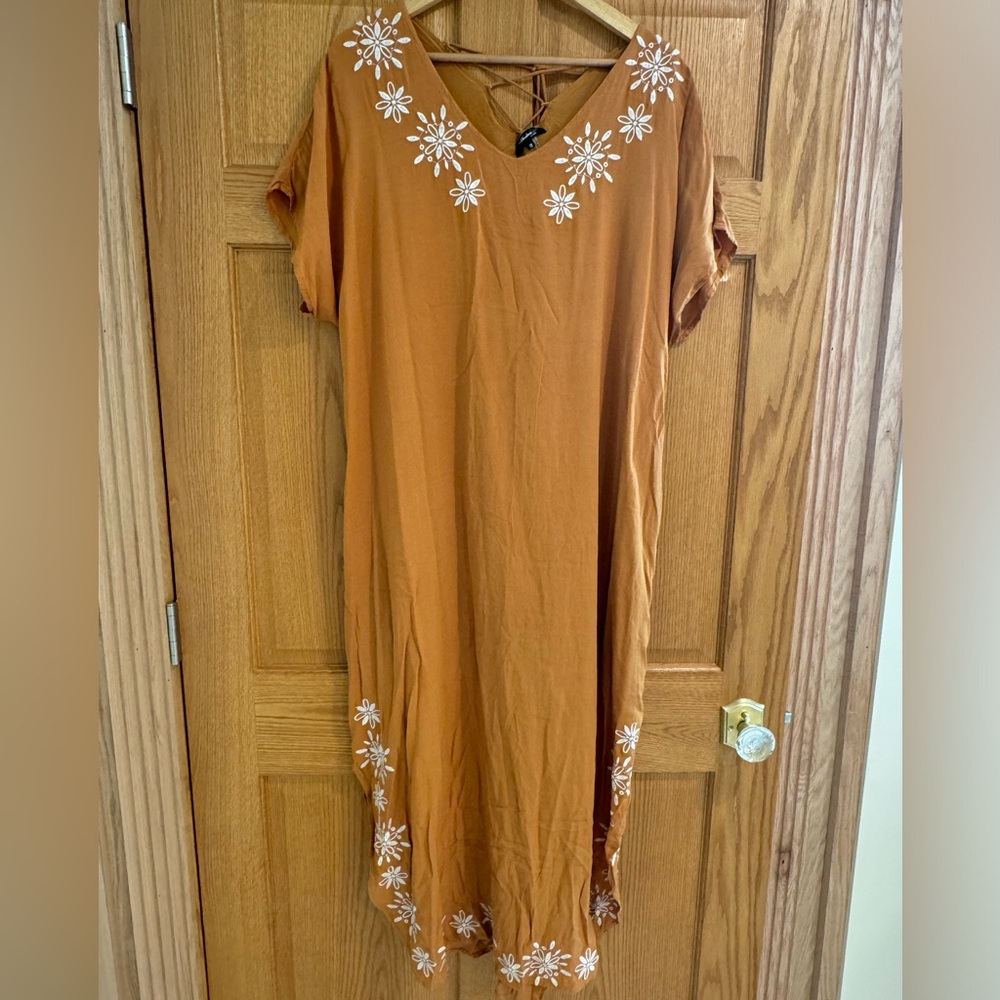 Andree By Unit Embroidered Maxi - Picture 6 of 15
